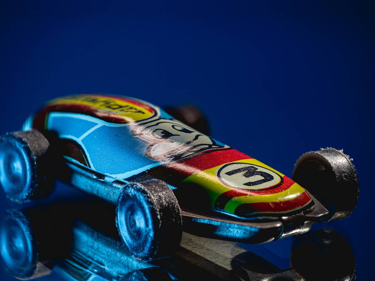Bar chart showing 18% annual growth in model slot car racing participation from 2020 to 2024, sourced from ISRA data