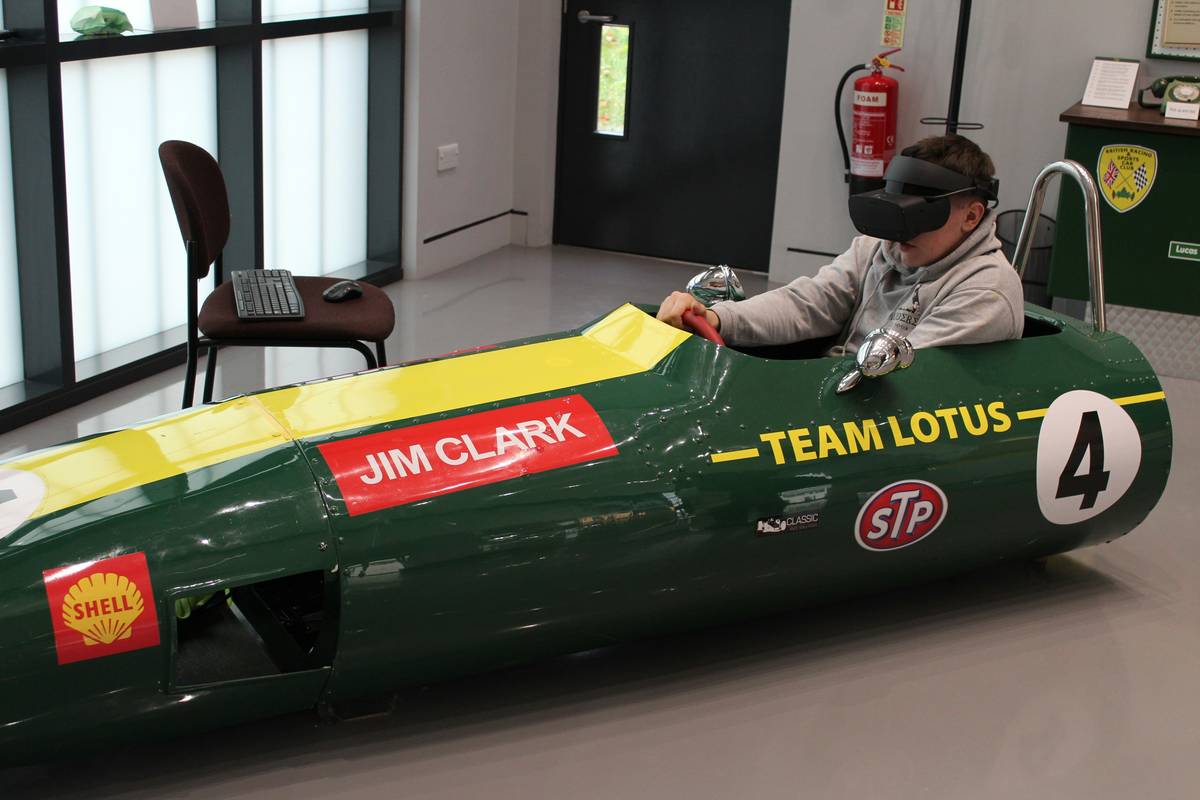 Why Slot Car Racing Online Is the Future of Analog Thrills